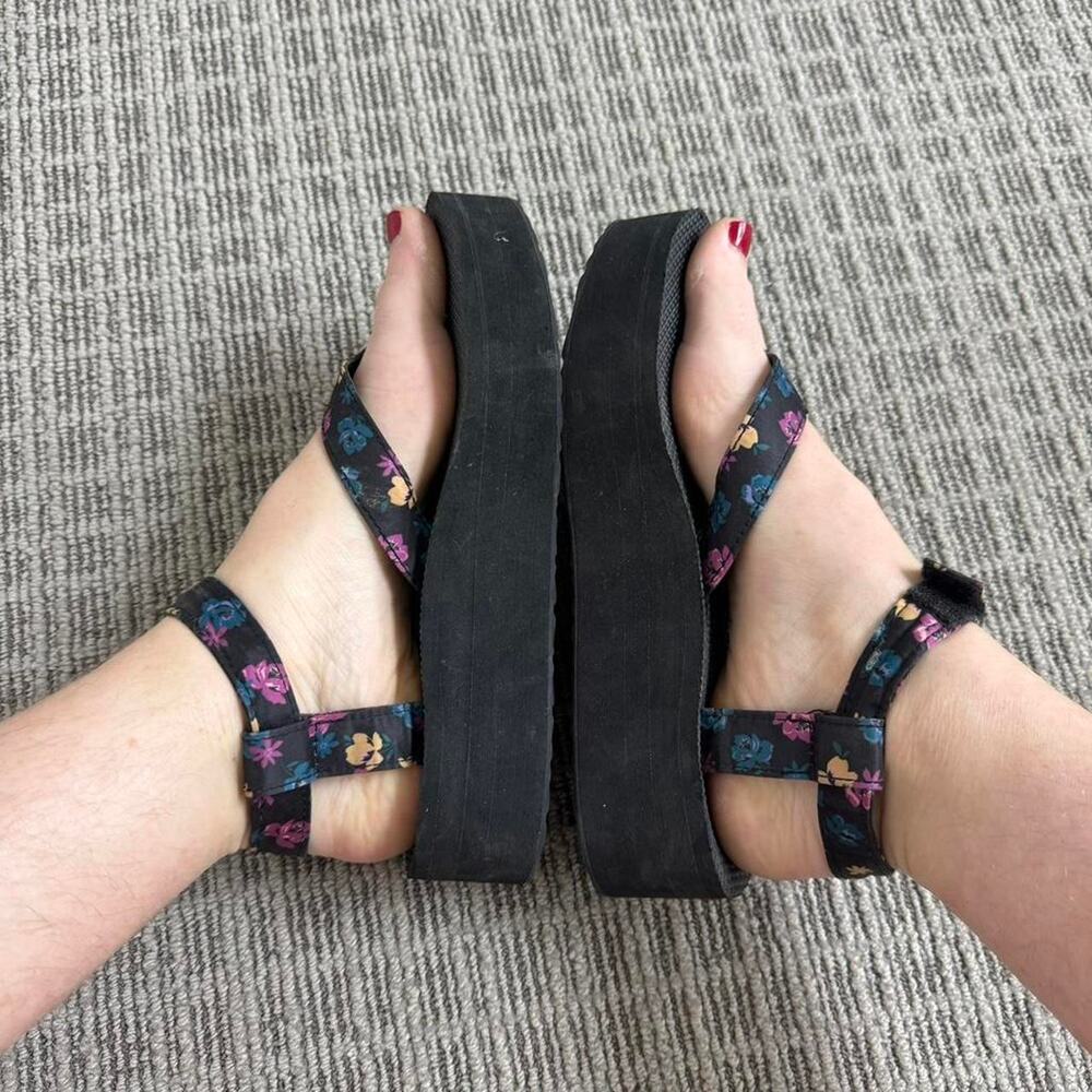 Teva black floral platform sandals - Picture 6 of 7